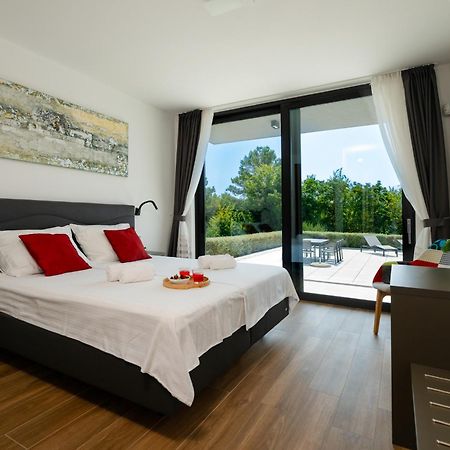 Martincic Residence - 5 Stars Luxury With Pool Heating On 4000M2 Rakalj 外观 照片