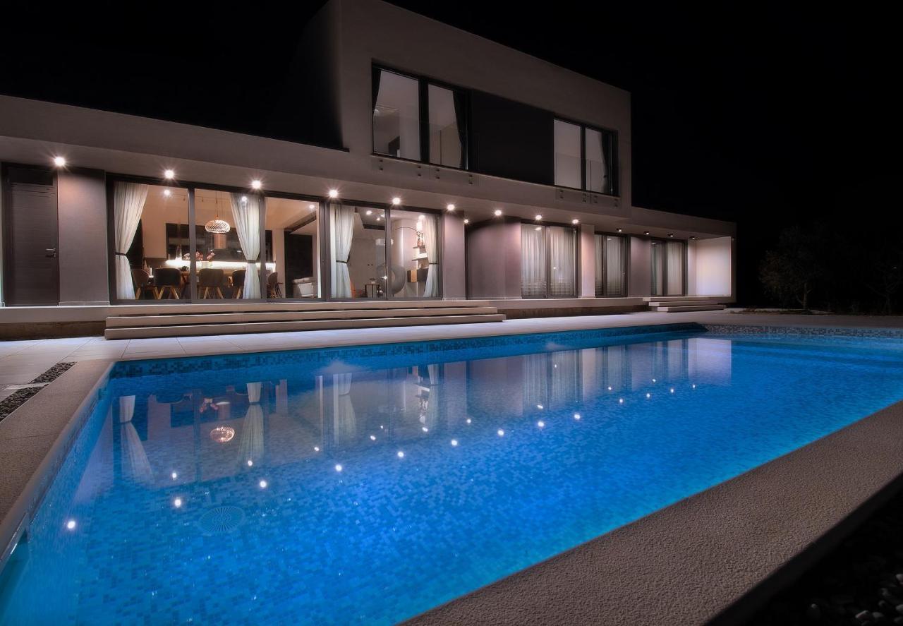 Martincic Residence - 5 Stars Luxury With Pool Heating On 4000M2 Rakalj 外观 照片