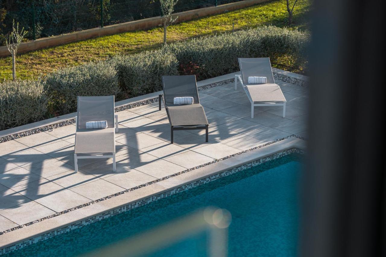 Martincic Residence - 5 Stars Luxury With Pool Heating On 4000M2 Rakalj 外观 照片