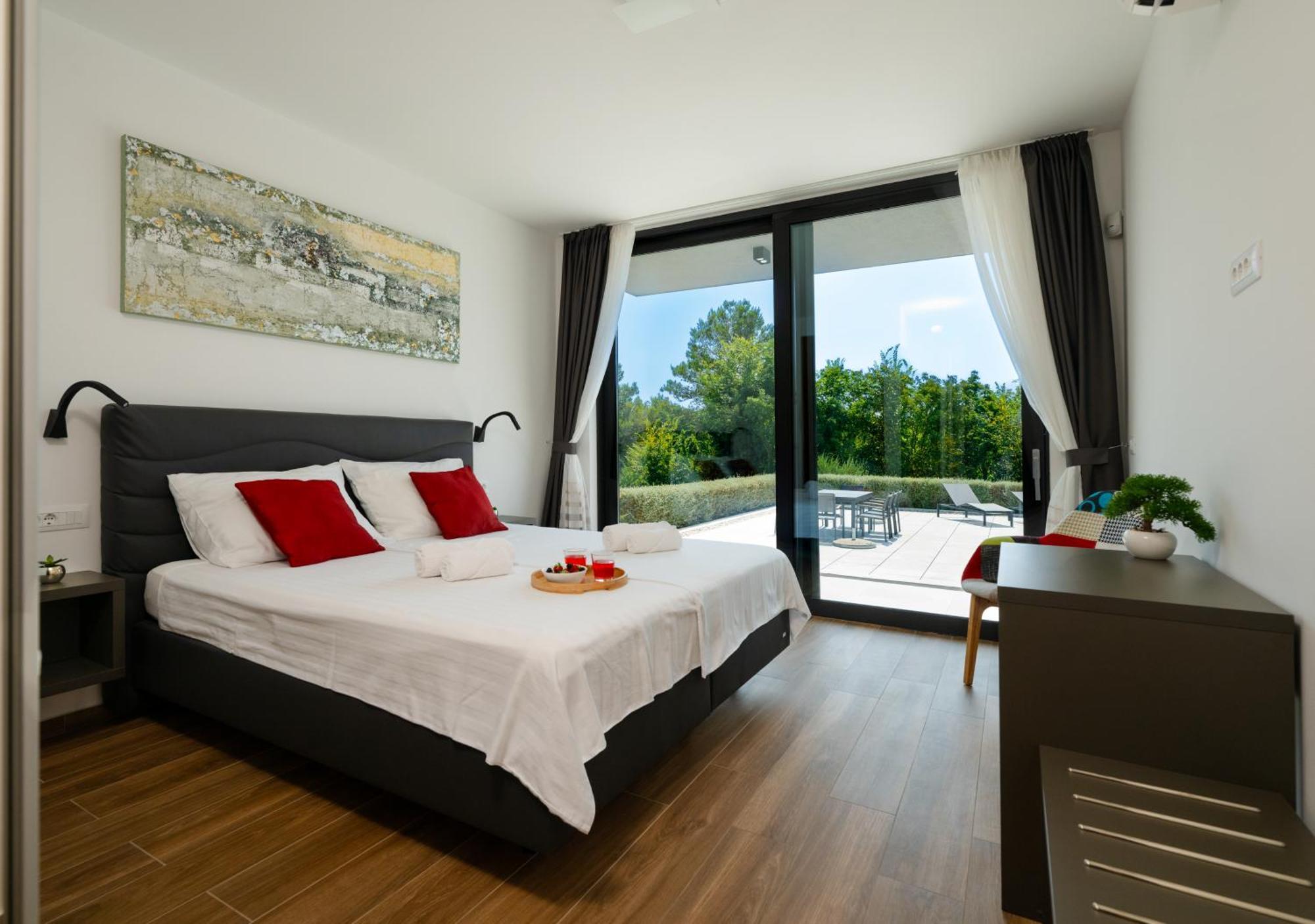 Martincic Residence - 5 Stars Luxury With Pool Heating On 4000M2 Rakalj 外观 照片