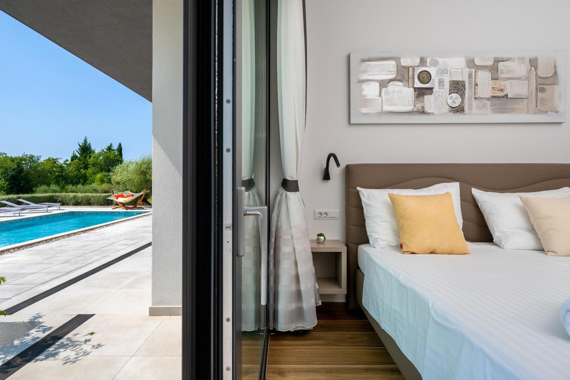 Martincic Residence - 5 Stars Luxury With Pool Heating On 4000M2 Rakalj 外观 照片