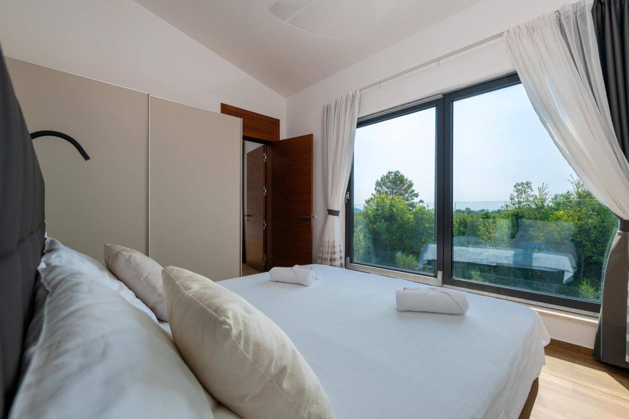 Martincic Residence - 5 Stars Luxury With Pool Heating On 4000M2 Rakalj 外观 照片